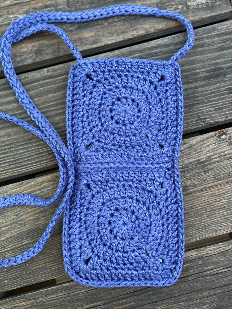 Four-Square Phone Pouch crochet pattern listing photo by HollyAndOakFiberArts