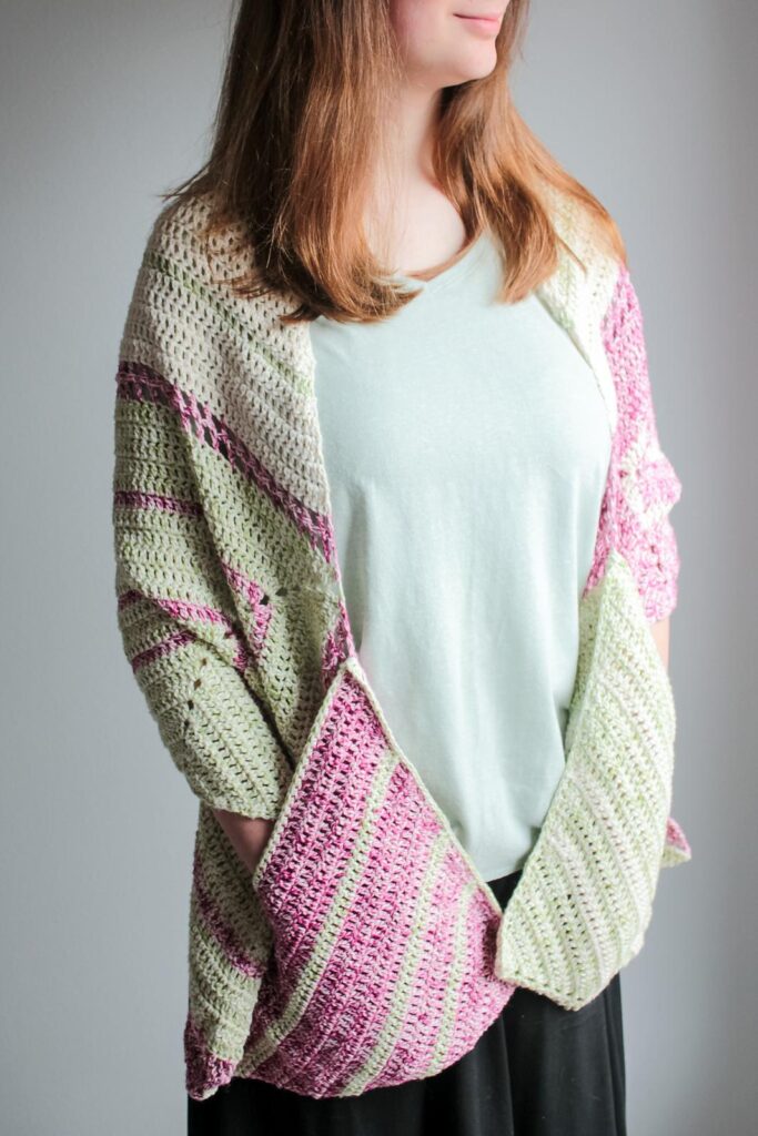 Light pastel pocket scarf with triangular sections by Nana's Crafty Home