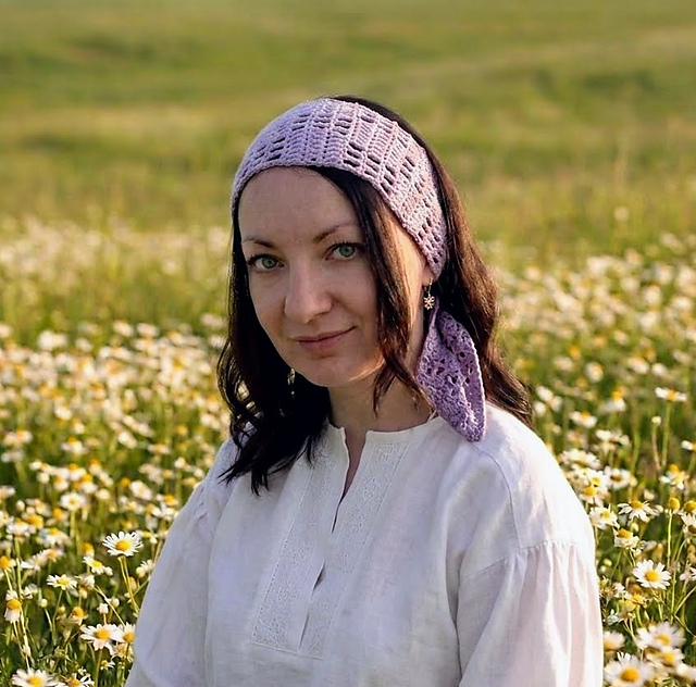 Purple filet crochet head scarf with an open checkered grid by Daria Khazon
