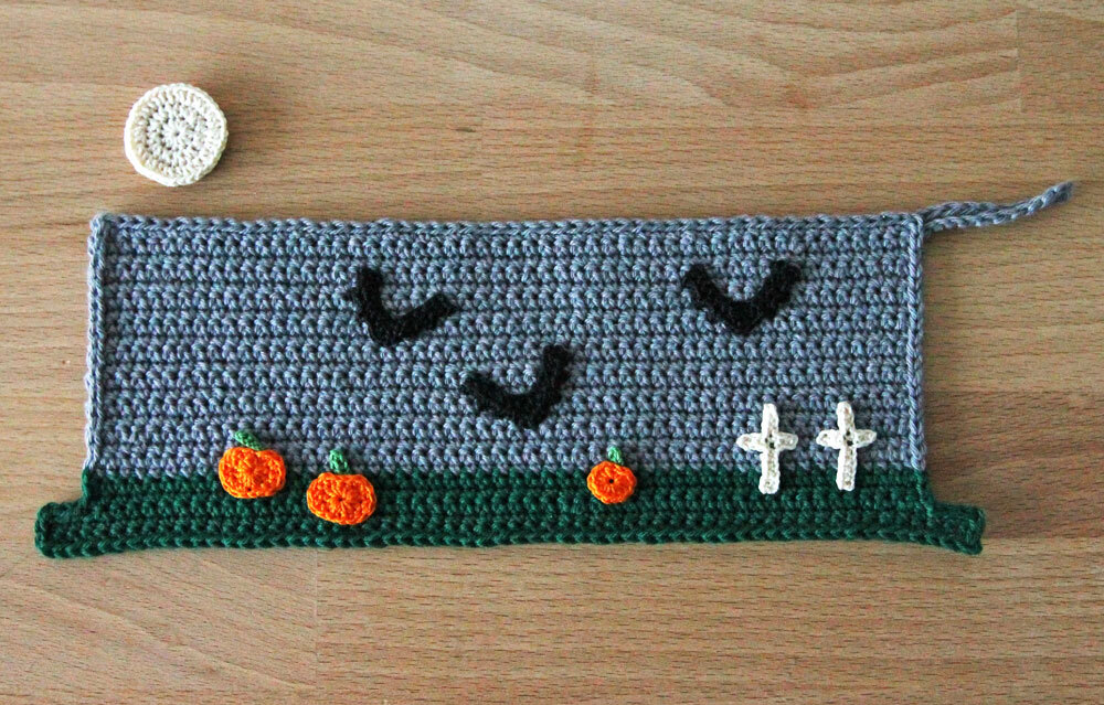 Gray Halloween crochet mug wrap with small bats pumpkins moon and crosses by Haak Maar Raak