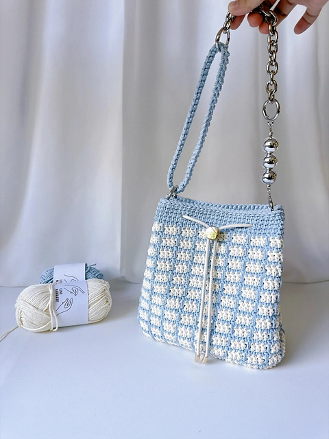 Blue and white plaid crochet drawstring pouch by Liceria