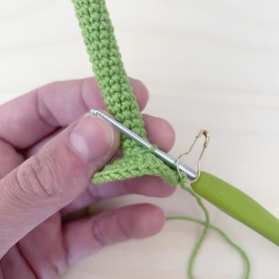 Crochet flower stem with its green sepals before attaching the center
