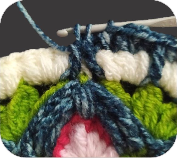Front-post stitches placed over the fan motifs