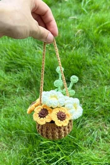 Finished crochet daisy hanging flower pot