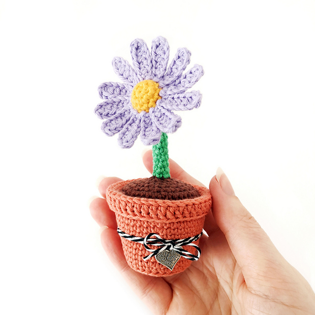 crochet flower pot — designer's project photo