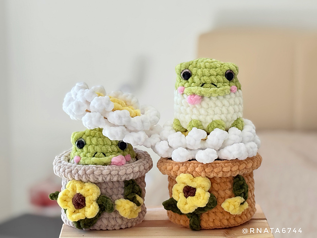 Flower Pot with Frog by Natalia Ruzanova · RNata