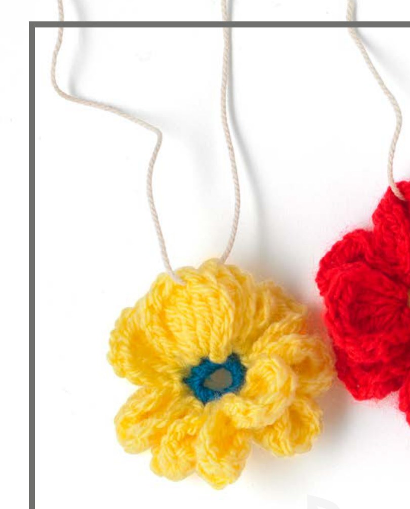 Crochet garland flowers with contrasting centers