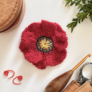 Poppy Flower crochet design by Joy Clements / Crochet Road