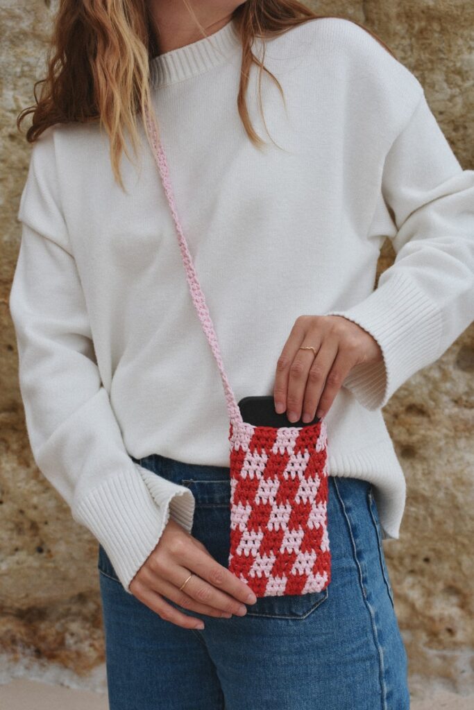 Two-in-One Phone Tote crochet design by Wattle Hook / studioaggie