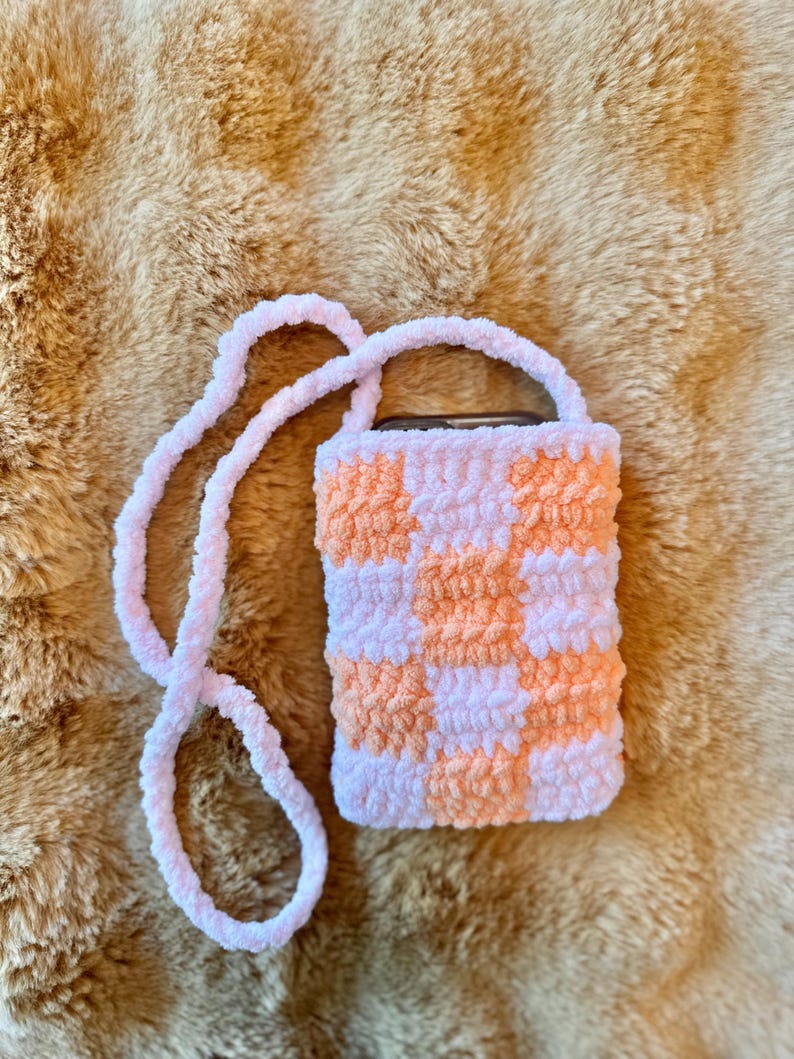 Bitty Checkered Phone Bag crochet design by BlueJayeHandmade
