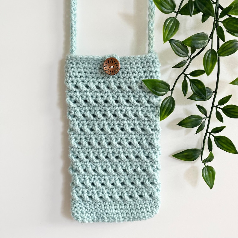 Cross Double Crochet Phone Bag crochet design by Lottie and Lulu / Beth Derham