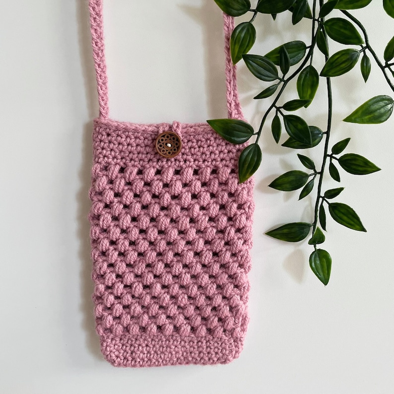 Puff Stitch Phone Bag crochet design by Lottie and Lulu / Beth Derham